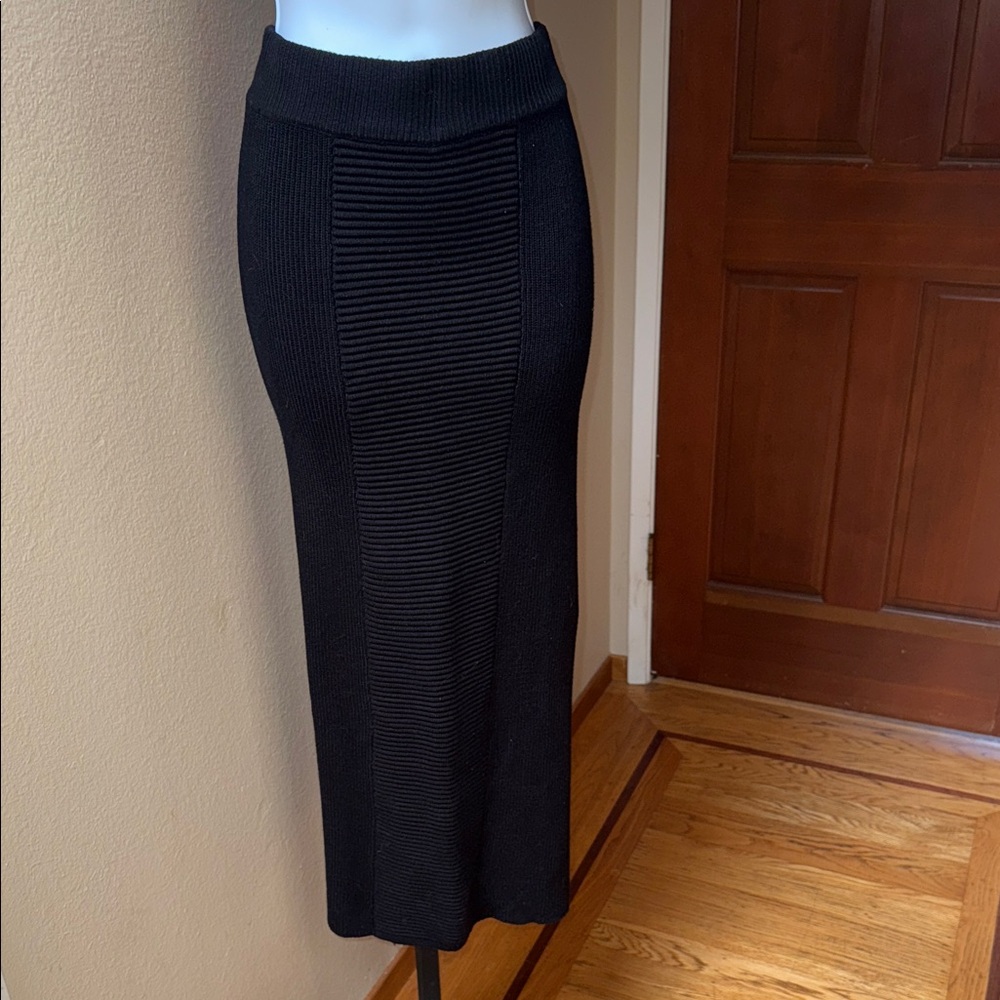 Zara Black Ribbed Tight Fitted Knit Pull On Maxi Pencil Skirt Women’s size Large